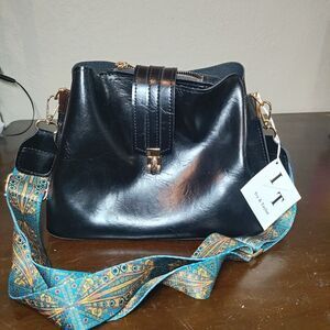 *Brand New* Ivy & Taylor Shoulder Strap Bucket Bag Faux Leather Golden Hardware